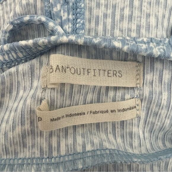 Urban Outfitters ditsy floral crop tank top light blue white tie keyhole - Picture 4 of 6